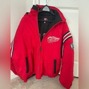 Detroit Red Wings NHL Hockey Puffer Winter Jacket very good condition with hood
